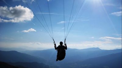 Paragliding img